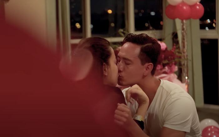 Xúc động clip Kim Lý cầu hôn Hồ Ngọc Hà ở bệnh viện: Nữ ca sĩ khóc òa như con nít vì hạnh phúc