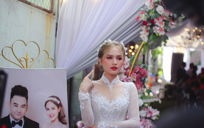 Cận cảnh nhan sắc xinh đẹp của cô dâu Xoài Non trong ngày cưới