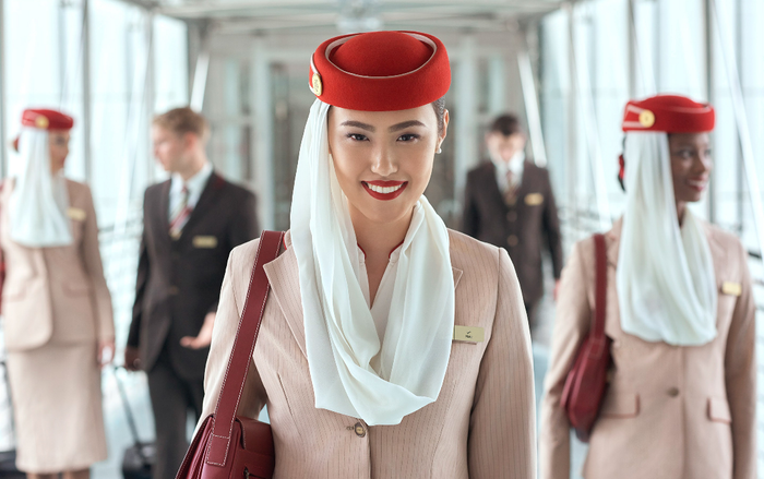 Lý do tiếp viên hàng không luôn tô son đỏ, bạn sẽ bất ngờ khi biết ý nghĩa đằng sau