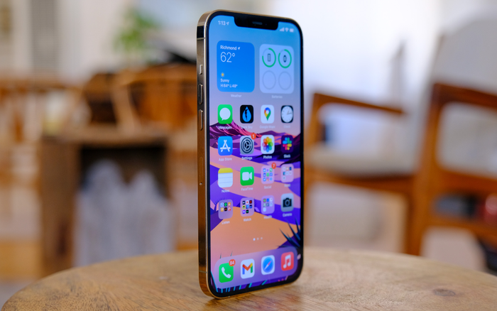 iPhone 12 Pro Max loạn giá ngày đầu về VN, chênh nhau cả chục triệu đồng