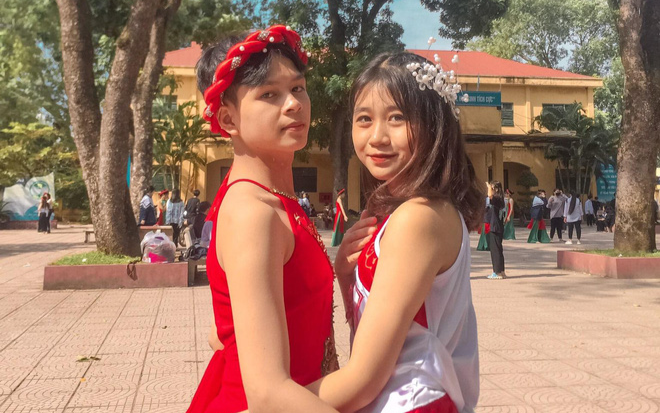 Nam sinh tự tin diện váy diễn văn nghệ, nhanh chóng chiếm spotlight vì thần thái và vũ đạo quá xuất sắc