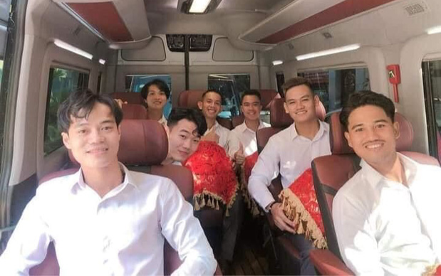 Danh tính chính xác đội bê tráp cho Công Phượng: 'Con cưng' thầy Park bị nhầm tên