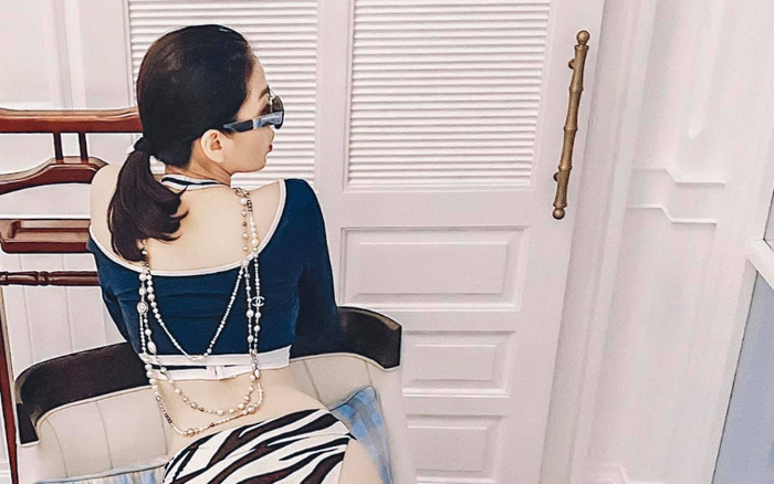 Lệ Quyên bị khán giả nhắc nhở khi đăng hình 'chổng mông phản cảm'
