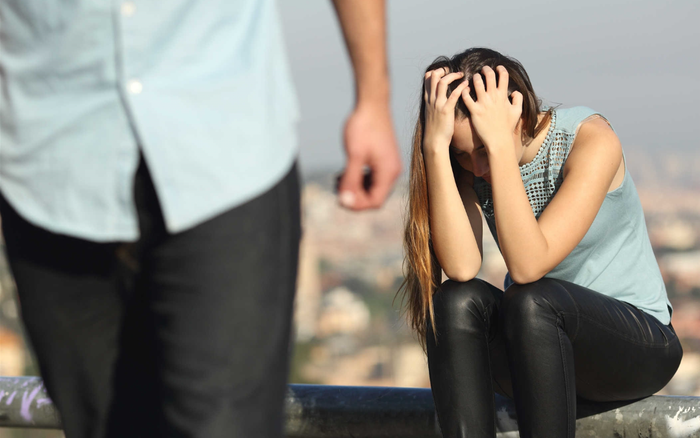 Bắt gặp vợ ở cùng nhân tình, hành xử của người chồng gây tranh cãi