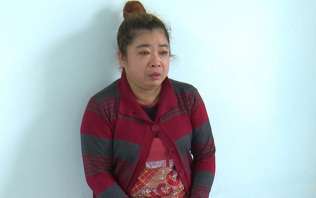 Bố mẹ chồng cùng con dâu thuê ô tô đi đánh ghen, dùng kéo cắt tóc tình địch rồi quay clip phát lên mạng