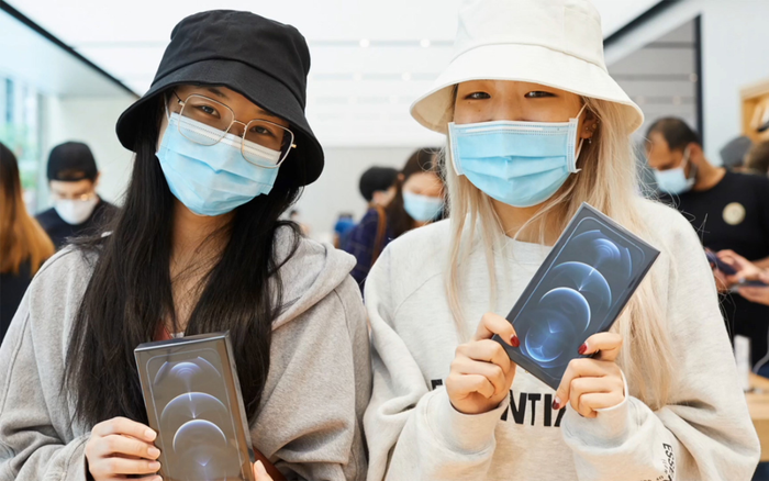 iPhone 12 Pro Max xách tay giảm 15 triệu đồng chỉ sau vài ngày