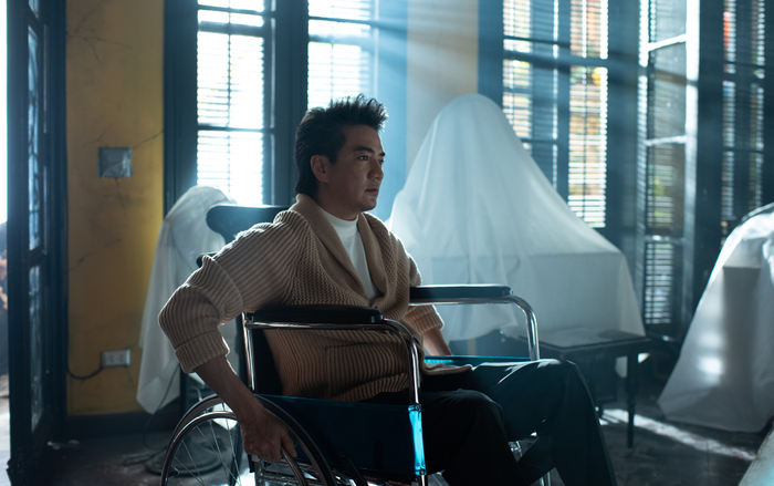 Xôn xao hình ảnh Đàm Vĩnh Hưng ngồi trên xe lăn, chuyện gì đã xảy ra?