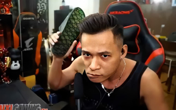 Vlogger Dưa Leo bất ngờ 'đá đểu' Độ Mixi: 'Muốn bỏ làm clip tri thức đi chơi game quá hà'