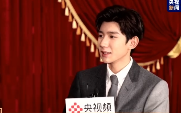 Cư dân mạng khen ngợi EQ cao của Vương Nguyên khi đối đáp khéo léo với người dẫn chương trình