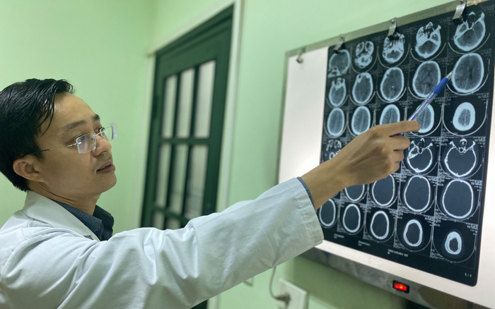 Bình gas mini khò thịt bất ngờ phát nổ, người đàn ông mất cả cánh tay