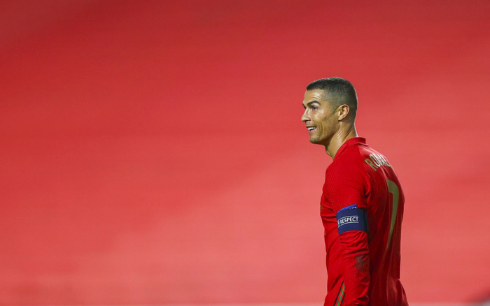 1 bài đăng quảng cáo trên Instagram của Ronaldo đủ để nuôi sống 10 gia đình/năm