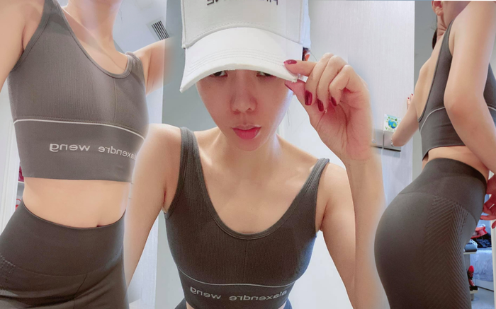 Vừa đăng hình khoe vòng 3 phản cảm, Lệ Quyên tiếp tục chụp cận cảnh body mặc đồ tập bó sát