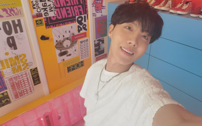 J-Hope để lại tâm thư cảm động trước màn comeback của BTS