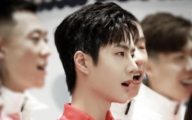 Dân mạng mỉa mai Vương Nhất Bác không có học thức nhưng lại dám 'làm thầy' trong show của đài trung ương