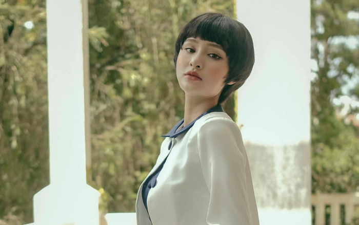 Hiền Hồ tự cách ly tại nhà vì ngồi chung chuyến bay với người nước ngoài dương tính Covid-19