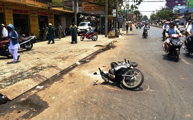 Nam thanh niên bị tạt axit khi đang đi chơi với bạn gái