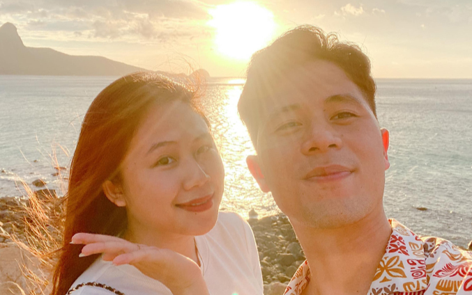 Trang Heo khoe ảnh selfie tình cảm với Đình Trọng dưới ánh hoàng hôn