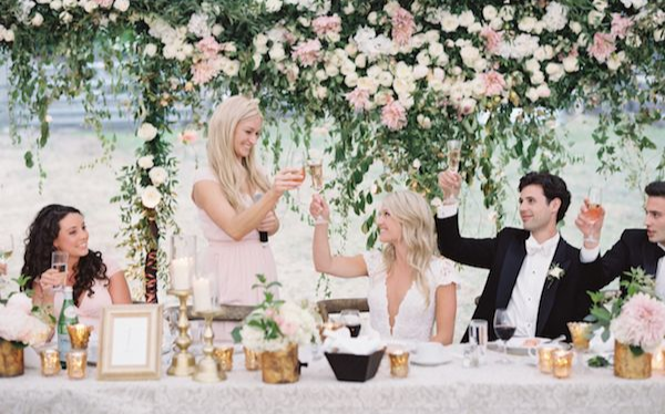 Được mời tới dự tiệc đính hôn, cô gái không ngờ bị chú rể giở trò bẩn khiến cô ám ảnh cả đời