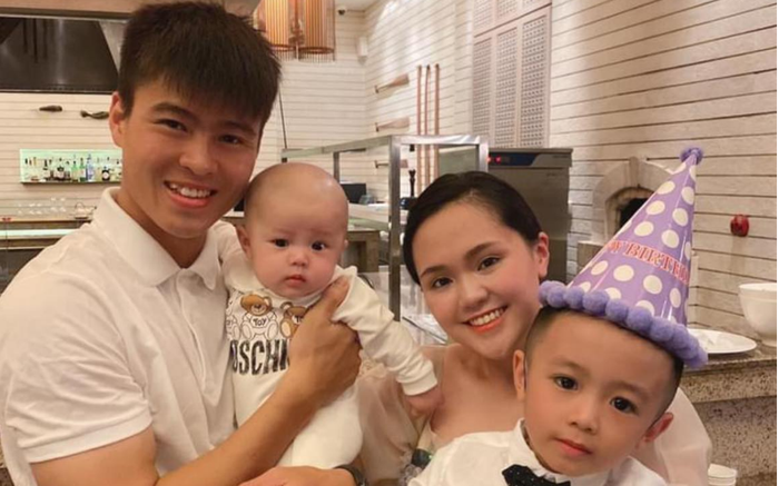 Duy Mạnh cùng gia đình vợ đi du lịch sang chảnh tại Huế