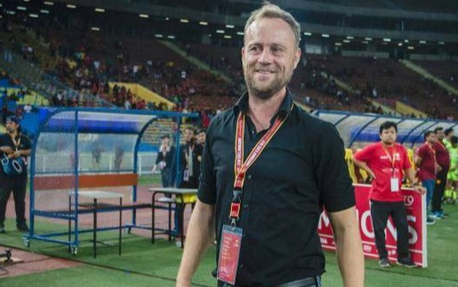 'Bắt hụt' Kiatisak, CLB TPHCM chính thức có HLV đến từ Thai League!