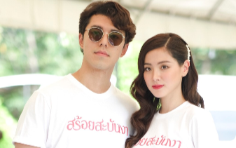 Baifern Pimchanok - Nine Naphat 'tình bể bình' trong lễ cầu may cho phim 'Sợi dây chuyền hoàng lan'