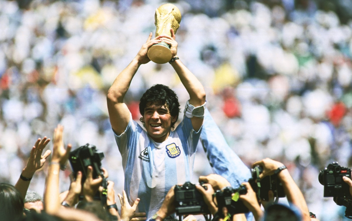 'Cậu bé vàng' Maradona qua đời ở tuổi 60