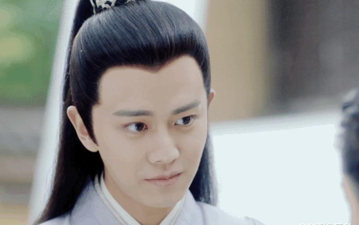 Hình ảnh thời sinh viên của Nhậm Gia Luân bị tiết lộ, được so sánh giống Dịch Dương Thiên Tỉ