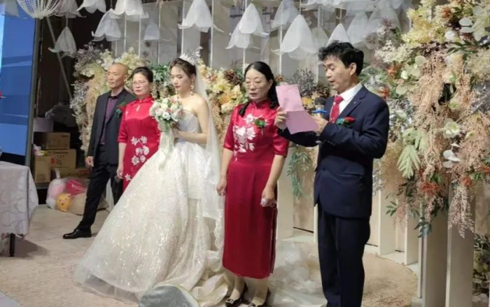 Chú rể bỏ cô dâu lại một mình trong đám cưới, nguyên nhân phía sau khiến nhiều người rơi nước mắt