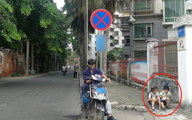 Ngồi đợi con ăn sáng trước giờ đến trường, ông bố nhận 'cơn mưa' lời khen từ CĐM bởi hành động này