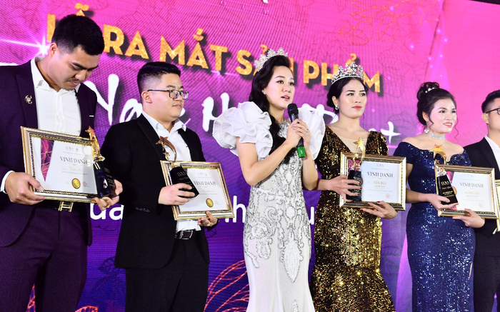 Nghi thức rước sản phẩm – Hé lộ những sản phẩm đình đám của DOVA GROUP