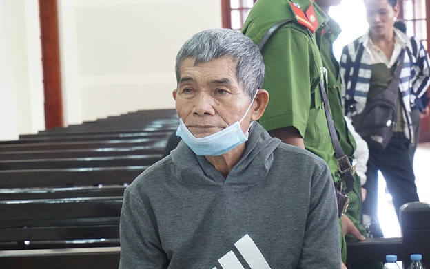 'Yêu râu xanh' 70 tuổi nhiều lần xâm hại bé gái 8 tuổi