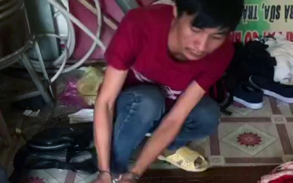 Thanh niên đột nhập trộm hơn 160 dây chuyền bạc để bán lấy tiền chơi game