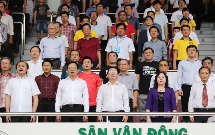 Hành trình vạn dặm của các ông bầu: Vì tương lai bóng đá Việt Nam!