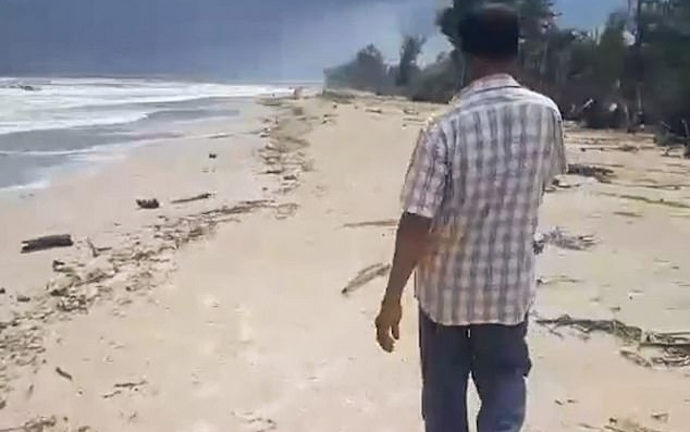 Đi dạo trên bãi biển, lão ngư dân nghèo bỗng đổi đời khi nhặt được 'báu vật biển' trị giá hơn 74 tỷ đồng