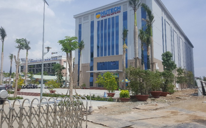 Nam tiếp viên Vietnam Airlines mắc COVID-19 khai vẫn đi học và ra ngài ăn trưa trong thời gian tự cách ly