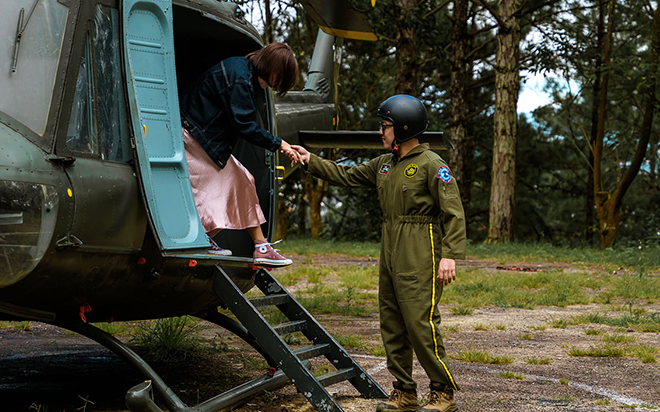 Nhã Phương 'trách móc' vì Trường Giang đi trực thăng đưa Văn Mai Hương đi thưởng thức đồ ăn