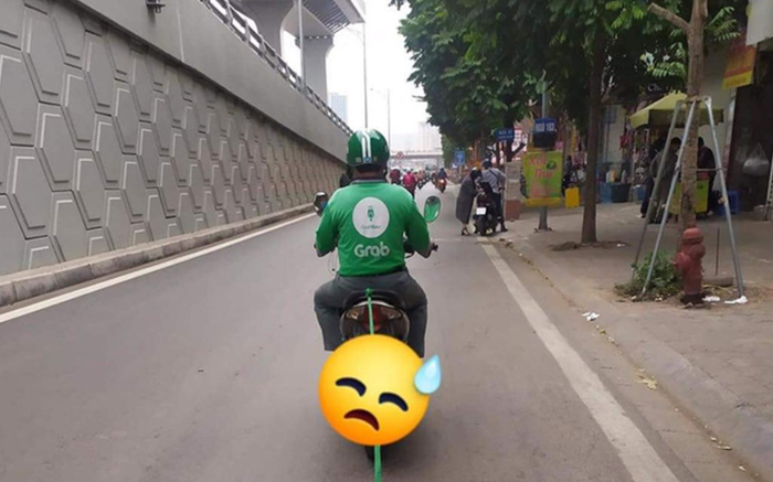 Chàng trai được bác xe ôm kéo giúp chiếc xe hết xăng, nhưng màn 'lật ngửa tình huống' mới gây bất ngờ