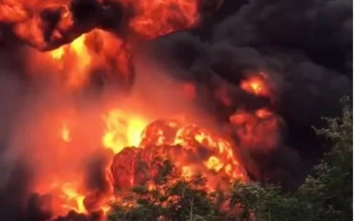 Xe chở pháo lậu ngờ phát nổ bốc cháy kinh hoàng, 2 người chết, 6 người bị thương