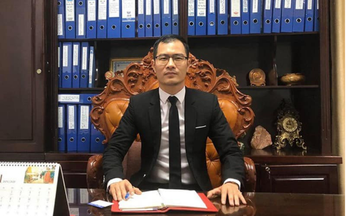 Tại sao nam tiếp viên hàng không vi phạm cách ly làm lây dịch COVID-19 bị khởi tố còn vụ BN 17 thì không?