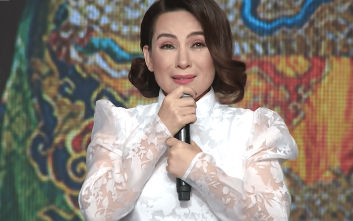 Phi Nhung khóc nấc kể chuyện một mình lái xe đến bệnh viện sinh con, khẳng định cha ruột con gái rất tốt