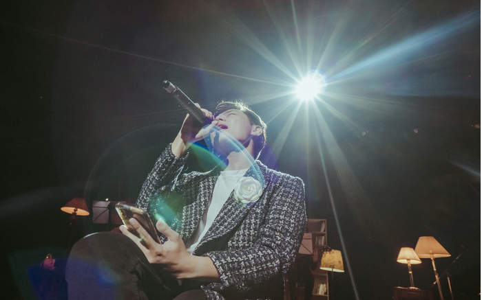 Thái Đinh thăng hoa trên sân khấu cùng gần 1000 khán giả trong liveshow ấm cúng tại Hà Thành