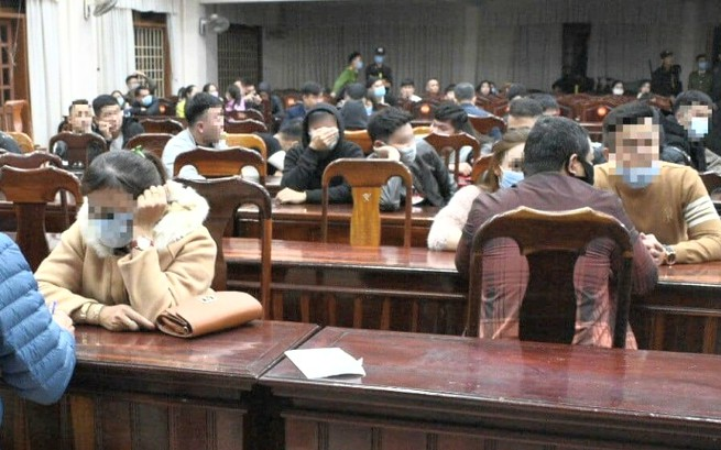 Phát hiện hàng chục 'nam thanh nữ tú' dương tính với ma túy trong quán bar