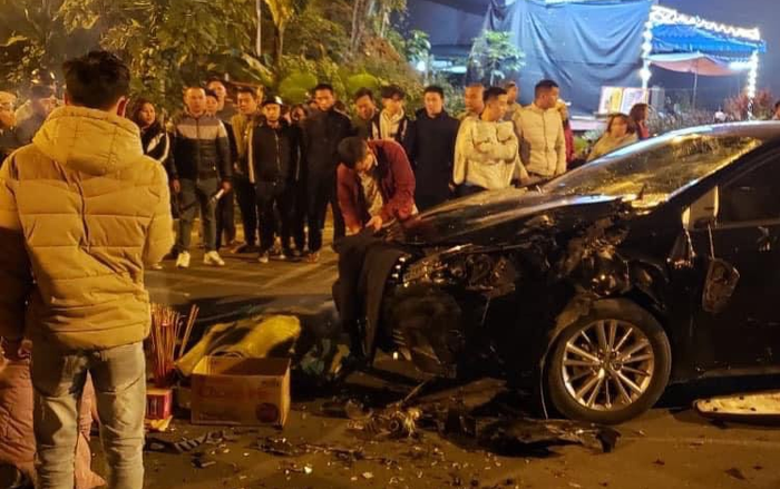 3 sinh viên chở nhau trên một xe máy thương vong sau va chạm với ô tô