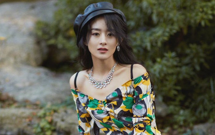 Thăng cấp về thời trang nhưng bộ ảnh ELLE của Triệu Lệ Dĩnh bị chê quê mùa và không hợp thời