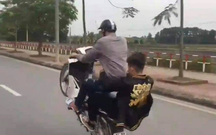Khoe clip bốc đầu xe máy, nam thanh niên nhận cái kết đắng bị xử phạt hơn 4 triệu đồng