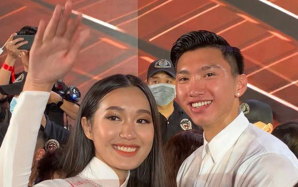 'Bạn gái tin đồn' Đoàn Văn Hậu bị chê nhan sắc kém lung linh khi 'đứng chung khung hình' với đàn chị