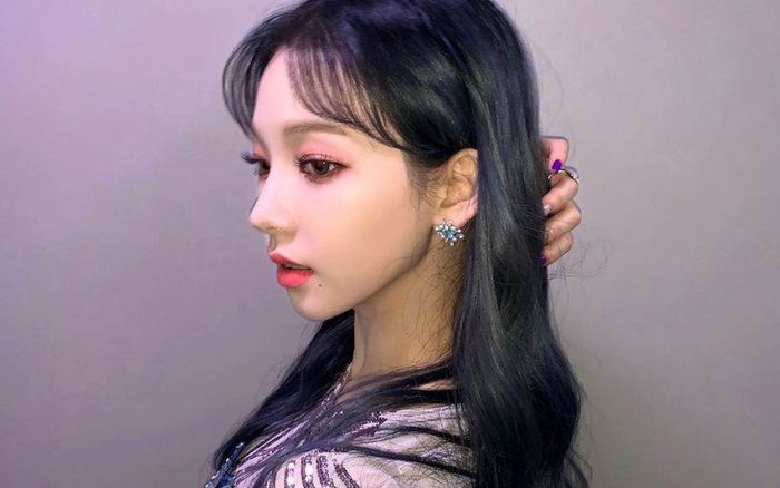 Chỉ cần đổi kiểu tóc, Karina (Aespa) cũng có loạt ảnh xinh hút hồn