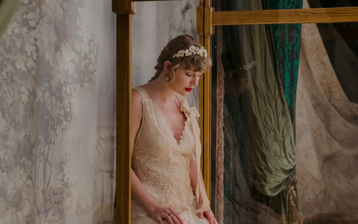 Năng suất như Taylor Swift: Tung 2 album, sáng tác hơn 30 bài chỉ trong 2020