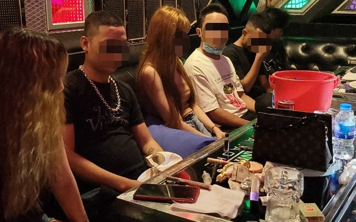 Phát hiện 41 nam thanh nữ tú 'phê' ma túy, lắc lư trong tiếng nhạc mạnh tại phòng thu âm