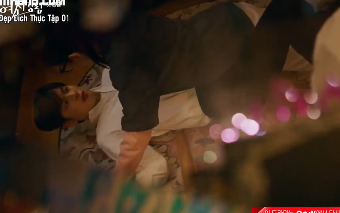 'True Beauty': Moon Ga Young xấu xí cực độ nhưng 'lớ ngớ lại vớ được nam thần' Cha Eun Woo